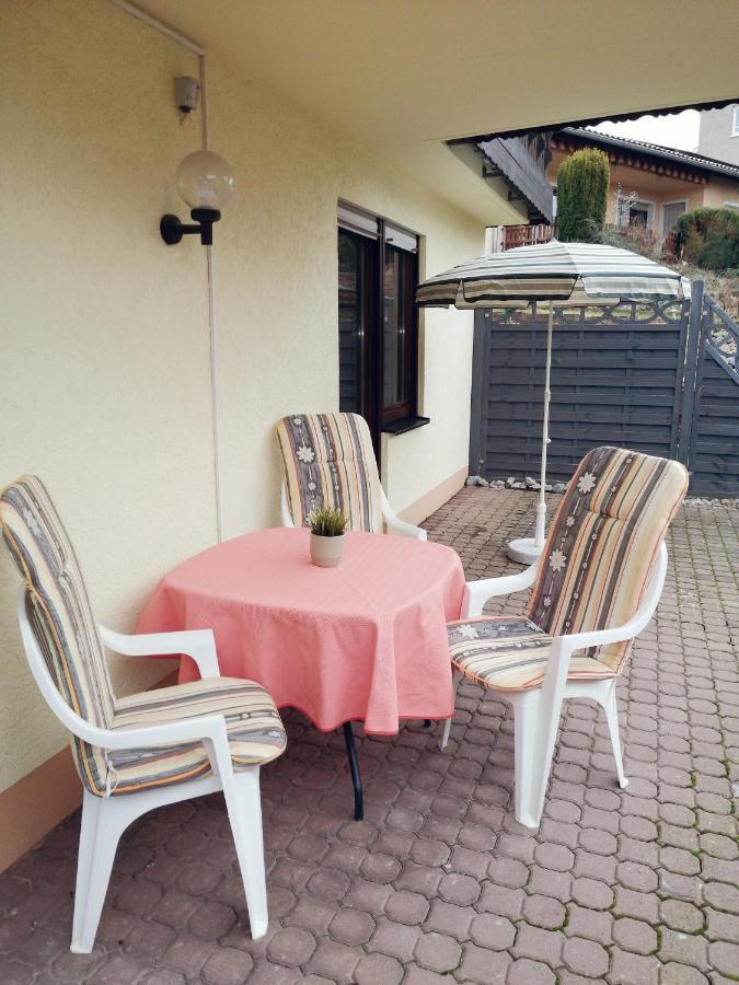 Ebenerdige Ferienwohnung Mit Grosser Terrasse In Der Naehe Des Waldes, Zum Wohlfuehlen Schoneck Exterior foto
