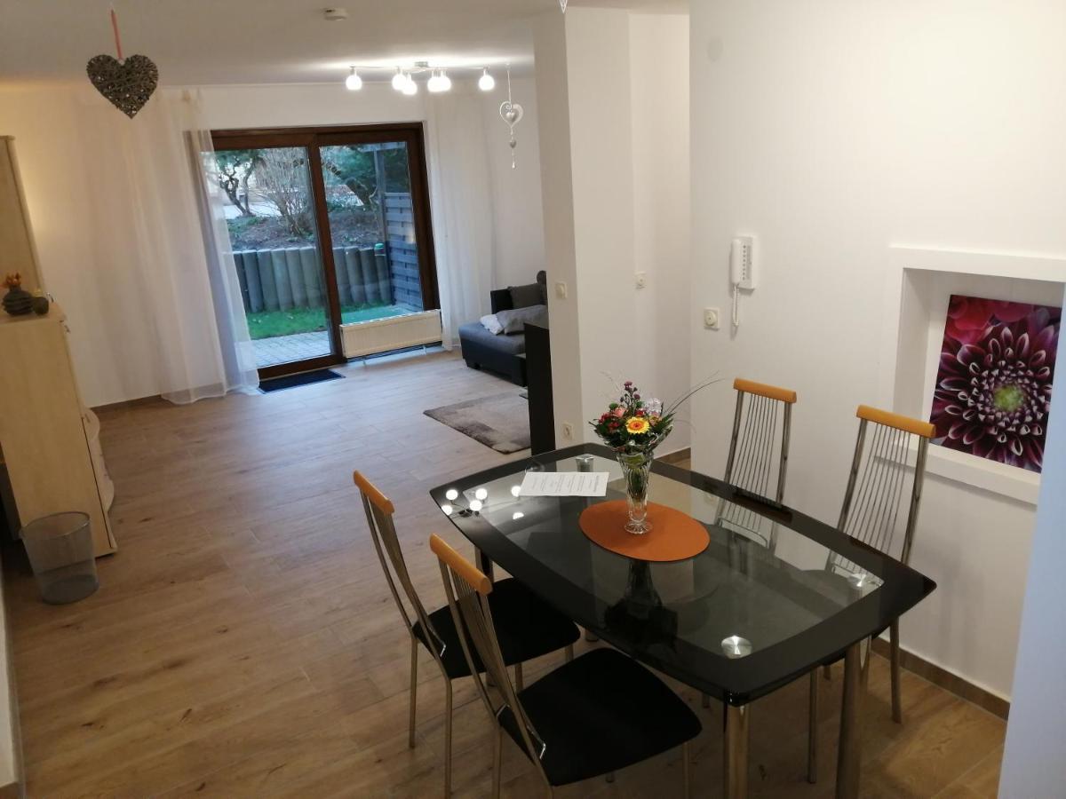 Ebenerdige Ferienwohnung Mit Grosser Terrasse In Der Naehe Des Waldes, Zum Wohlfuehlen Schoneck Exterior foto