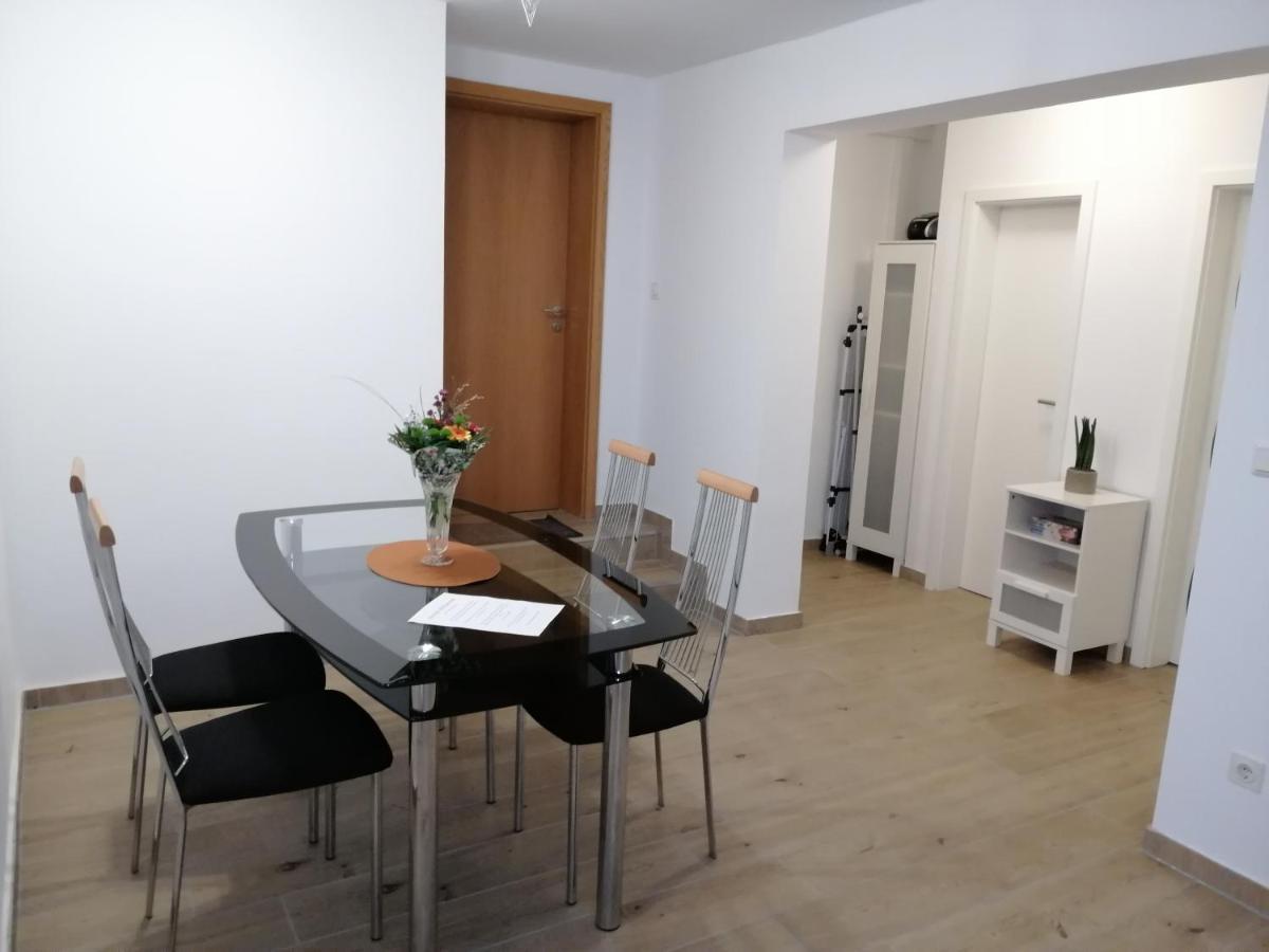 Ebenerdige Ferienwohnung Mit Grosser Terrasse In Der Naehe Des Waldes, Zum Wohlfuehlen Schoneck Exterior foto